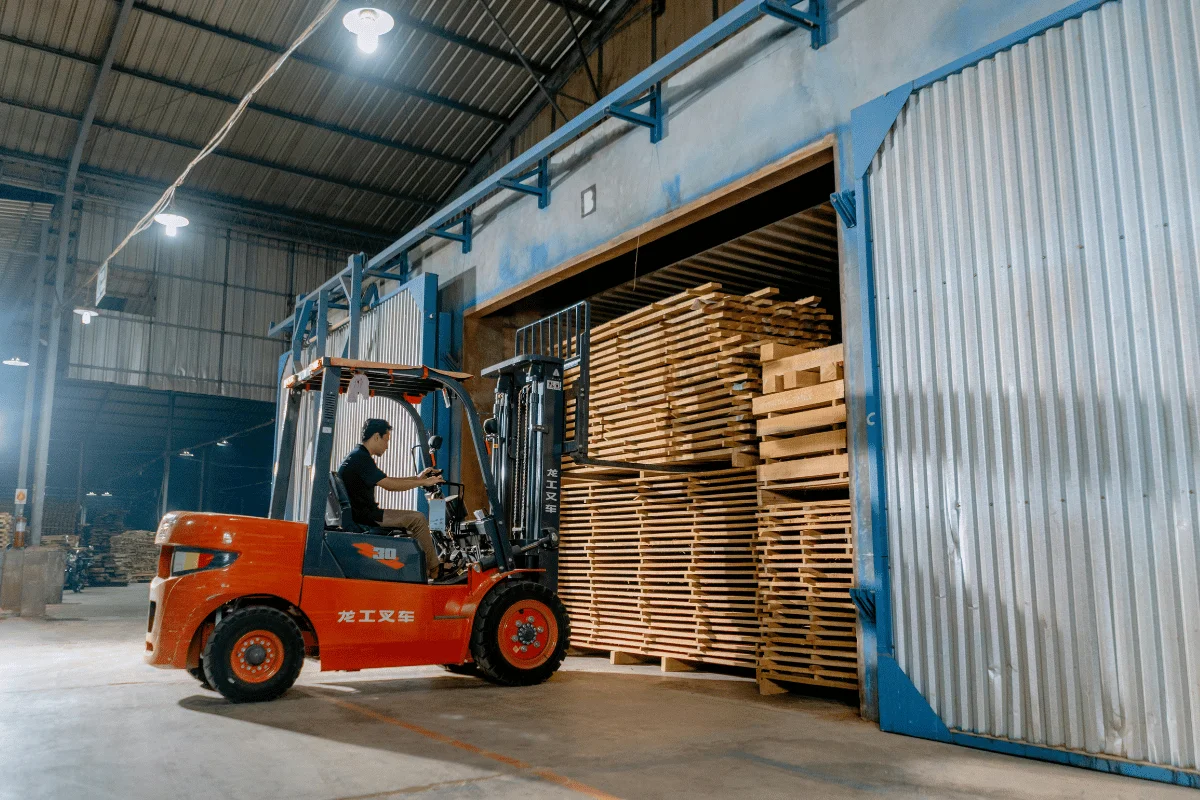 How to Import Toys From China: A Step-by-Step Guide 24 Storage facility filled with industrial containers and packages.