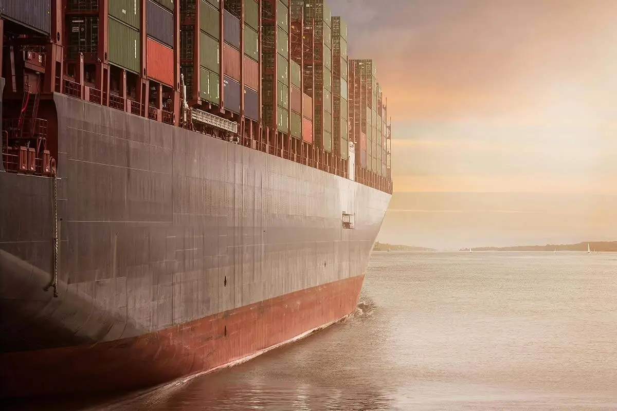 FOB shipping & FOB destination, image of a container boat at sea.