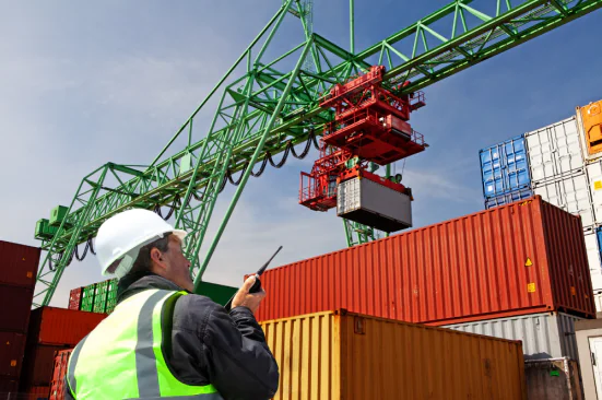 How to Choose a Freight Forwarder (Top 9 Considerations)